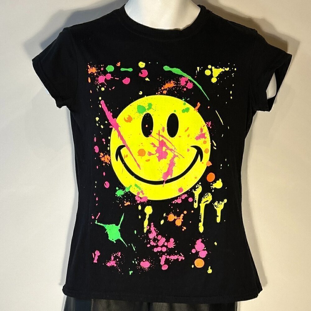 Popular Sports Happy Face Black Splatter T-Shirt Retro Y2K Graphic Fun Neon